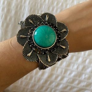 FLOWER CUFF BRACELET